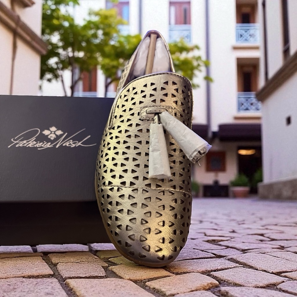 New in Box Patricia Nash Gold Metallic Loafers for Women SIZE 7 M - Picture 2 of 5